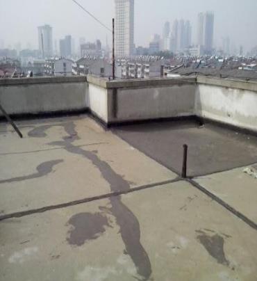万荣漏水维修 楼顶漏水是什么原因，楼顶漏水维修方法是什么?