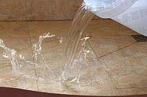 万荣漏水维修 免砸砖防水材料该如何施工